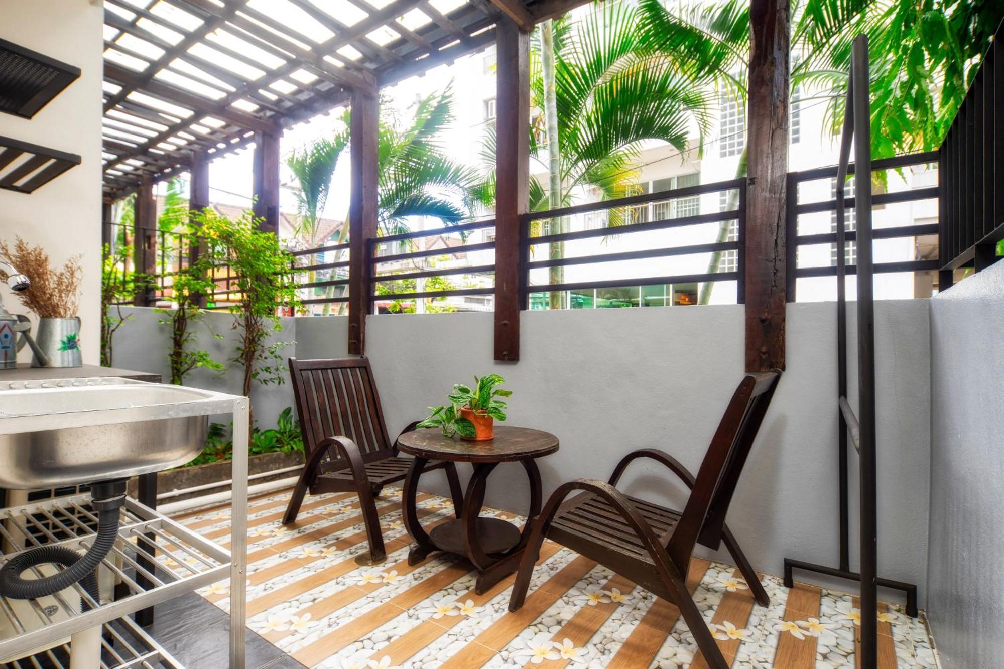 Ban Kong Rao Guesthouse - Quiet Santitham Oasis - Charming Garden & Mountain Views, Chiang Mai